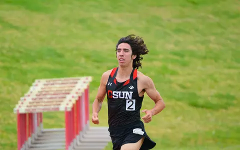 20220404_Track_CSUNTrackInvitational_Noah_Contreras_BV_03.jpg