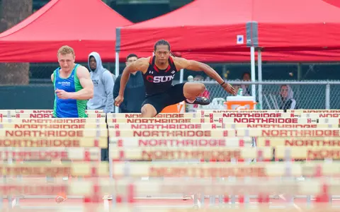 20220404_Track_CSUNTrackInvitational_Zavion_Harper_BV_02.jpg