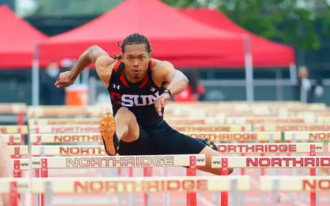 20220404_Track_CSUNTrackInvitational_Zavion_Harper_BV_06.jpg