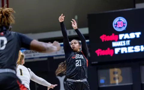 2023_01_05_Tuua_Anaiyah_at_LBSU_03