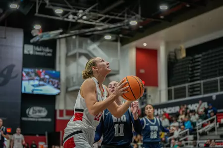 Kaitlyn Elsholz vs. HIU 11-18-23