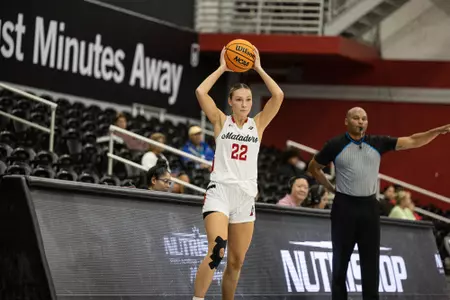 Kaitlyn Elsholz vs. HIU 11-18-23