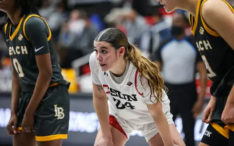 2023_02_25_Smith_Macy_vs_LBSU_CC_01