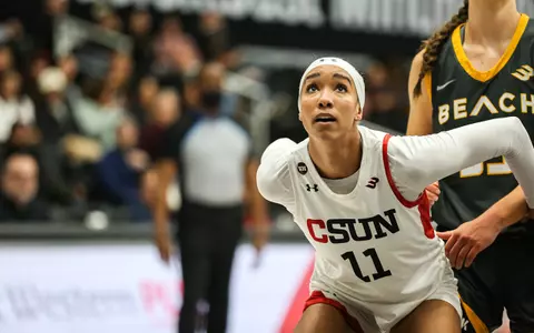2023_02_25_Smith_Olivia_vs_LBSU_CC_01