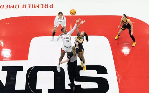 2023_02_25_Tipoff_vs_LBSU_AD_01