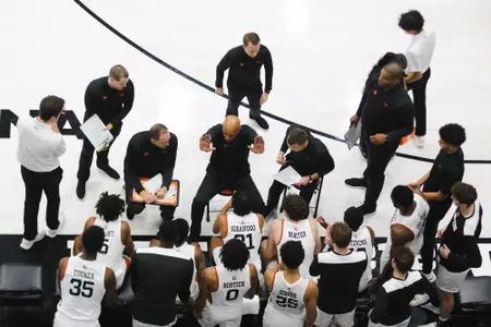 Trent Johnson MBB Huddle vs LBSU 1-5-23