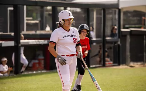 2023_04_25_Escutia_Kaylee_vs_UCLA_CC03