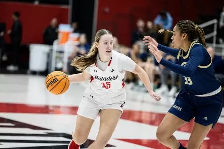 Laney Amundsen vs. UC Davis 1-11-23