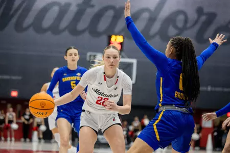 Kaitlyn Elsholz vs. CSUB