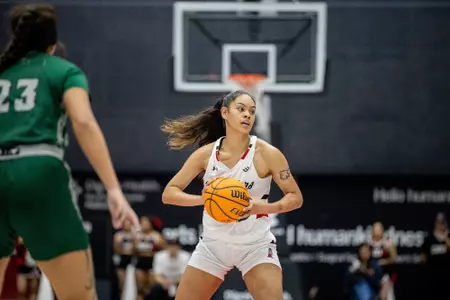 Talo Li-Uperesa with the ball.