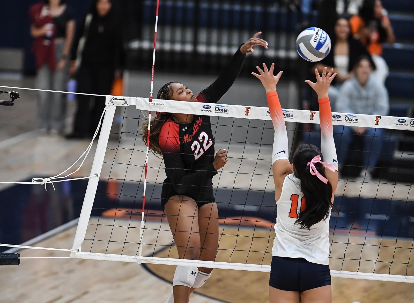 CSUN Falls in Five-Set Battle at UC Davis - CSUN Athletics