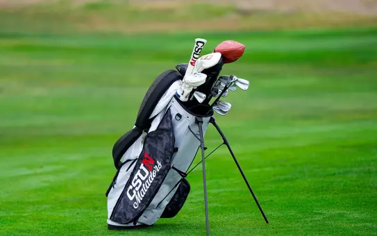 CSUN_WGolf_Bag_26