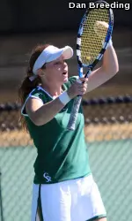 Tori Arneson battled through three sets a tiebreaker in order to grasp a win against Jennifer Whateley from Northern Colorado (6-1, 4-6, 7-6(8))