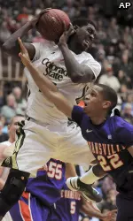 Colorado State's Gerson Santo grabs a rebound