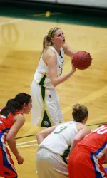 Senior Kelly Hartig