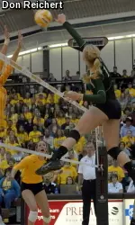 Senior Kelsey Snider had a season-most 15 kills, helping CSU to become the first team in the NCAA to reach 17 wins.