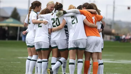 2016 CSU Soccer - Team Huddle