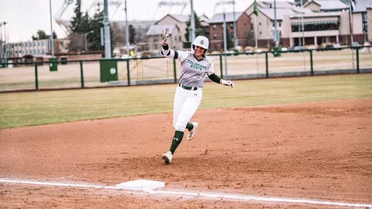 Molly Gates vs Drake