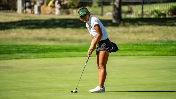 Kara Kaneshiro putting