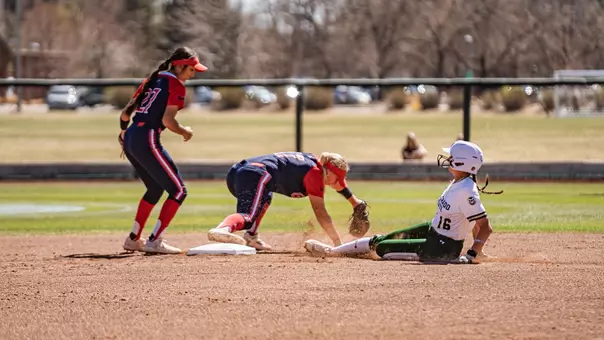 Lauren Stucky runs against Saint Mary's