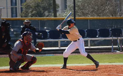 Bucs win series over Holy Cross, split doubleheader 10-6, 3-8 Image