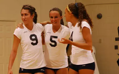 UNCW Rallies Past Lady Bucs for 3-2 Victory Image