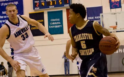 Warren's 20 Points Put Bucs Past UNCW 63-58 in Bracketbusters Image