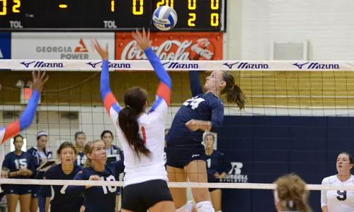 Lady Bucs split with Tigers and Bulldogs Image