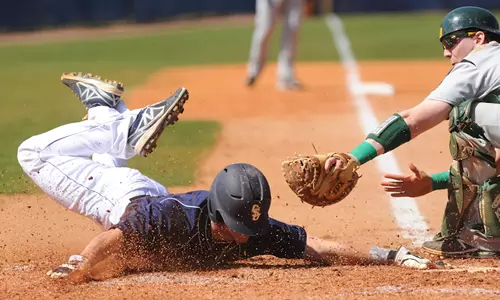 Baseball splits twinbill with Siena Image