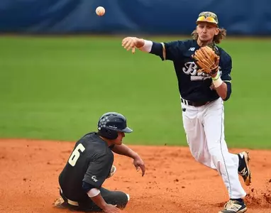Campbell chops past Bucs in series finale, 7-5 Image