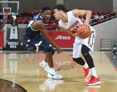 Torrid three-point shooting powers Davidson over CSU, 110-62 Image