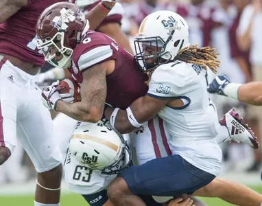 Bulldogs shut down Buccaneers in season opener Image
