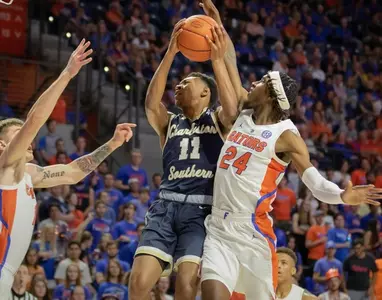 Stingy defense sends Florida past CSU, 76-46 Image