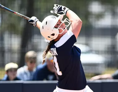 Bucs split with Runnin' Bulldogs on final day of weekend series Image