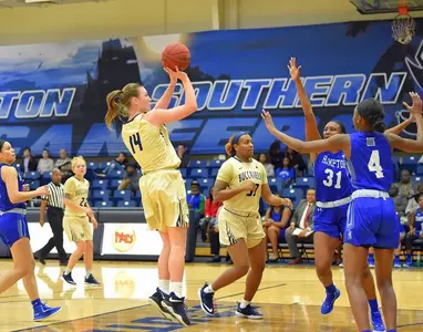 Bucs take down Runnin' Bulldogs, continue hot February Image
