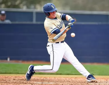 Kent State uses strong middle innings for midweek win over CSU Image