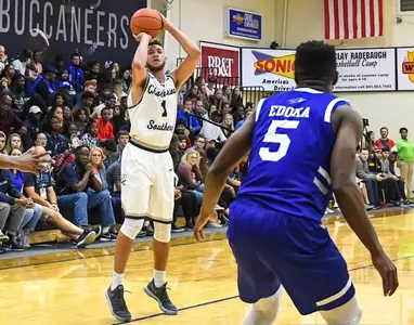 Buccaneers dominate Bulldogs in Senior Day win Image