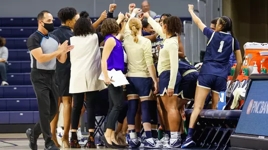 WBB huddle