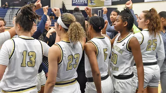 WBB huddle