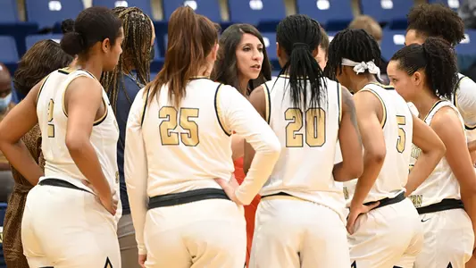 WBB huddle