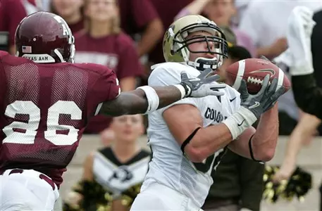 Colorado's Evan Judge (82) catches a