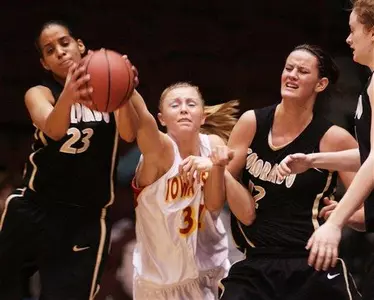 Iowa State's Megan Ronhovde, center,