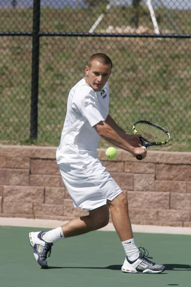 Men's Tennis Defeats Arizona, 4-1, Advance To NCAA Tournament 2nd Round