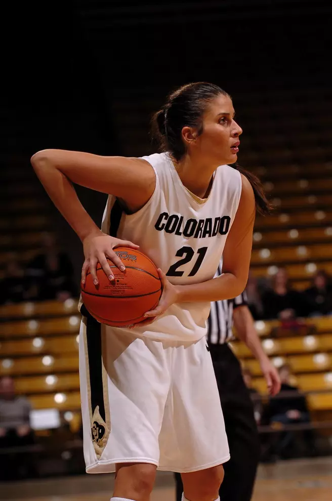 Women's Basketball Hands Out Awards