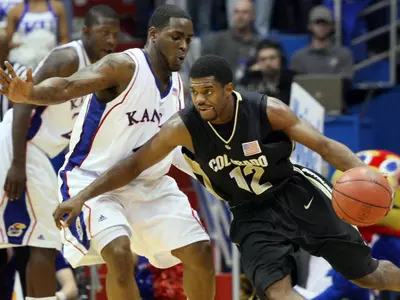 MBB Rally Falls Short at Kansas, 66-61