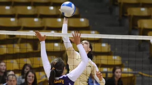 Hot Streaking No. 3 USC Holds Off Buffs
