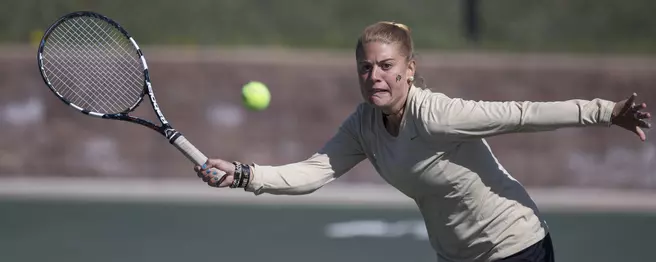 Tennis Travels to LA, Takes On Ranked Programs