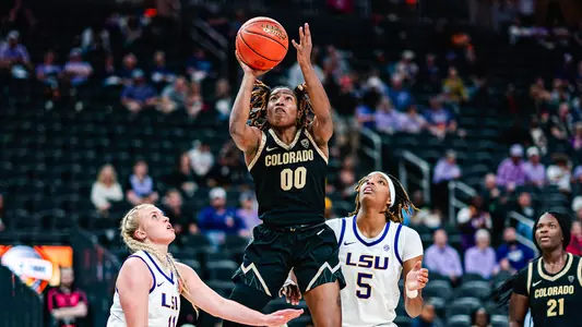 Jaylyn Sherrod takes on the LSU defense