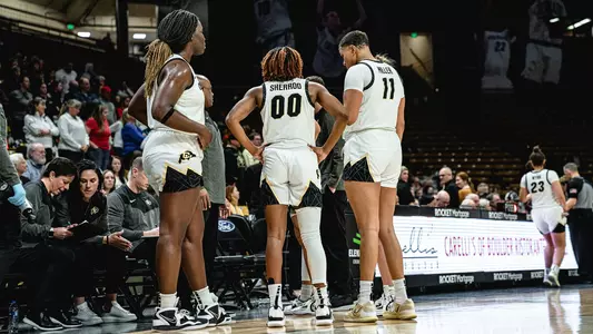 Team huddle vs Stanford