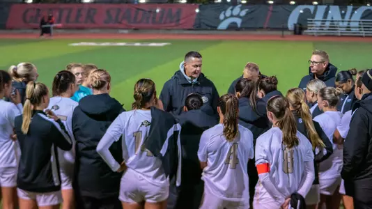 Colorado huddles after draw at Cincinnati